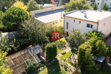 HERRYS - Na predaj 5-izbový rodinný dom s potenciálom a veľkorysým pozemkom v okrese Bratislava II