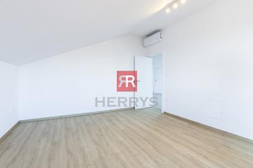 HERRYS - Na prenájom zrekonštruovaný &nbsp;4 izbový byt na lukratívnej adrese, Červeňova ulica