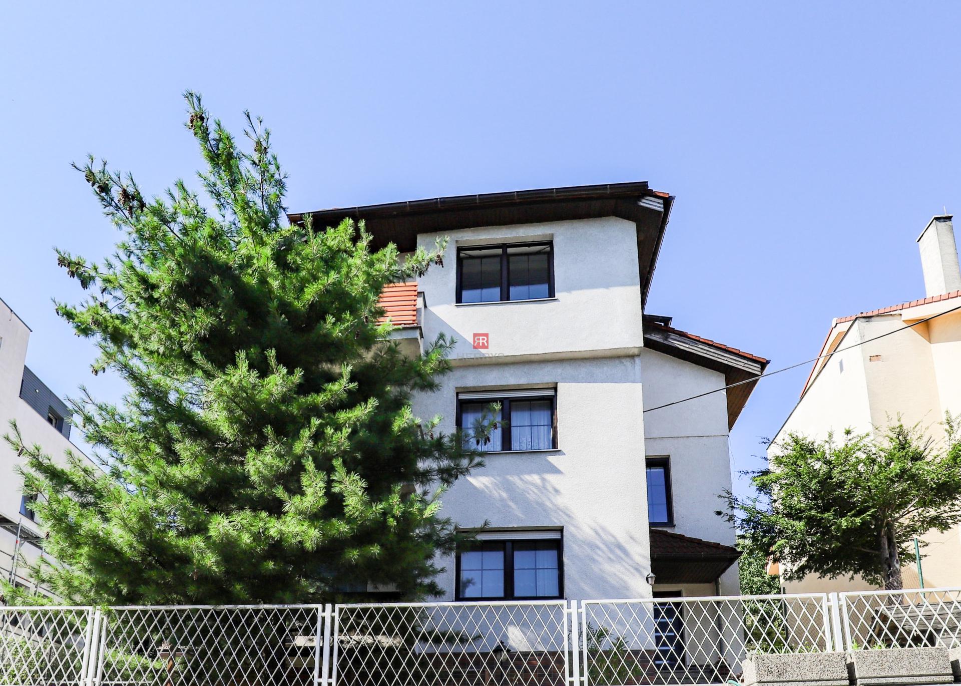 HERRYS - Na prenájom zrekonštruovaný &nbsp;4 izbový byt na lukratívnej adrese, Červeňova ulica