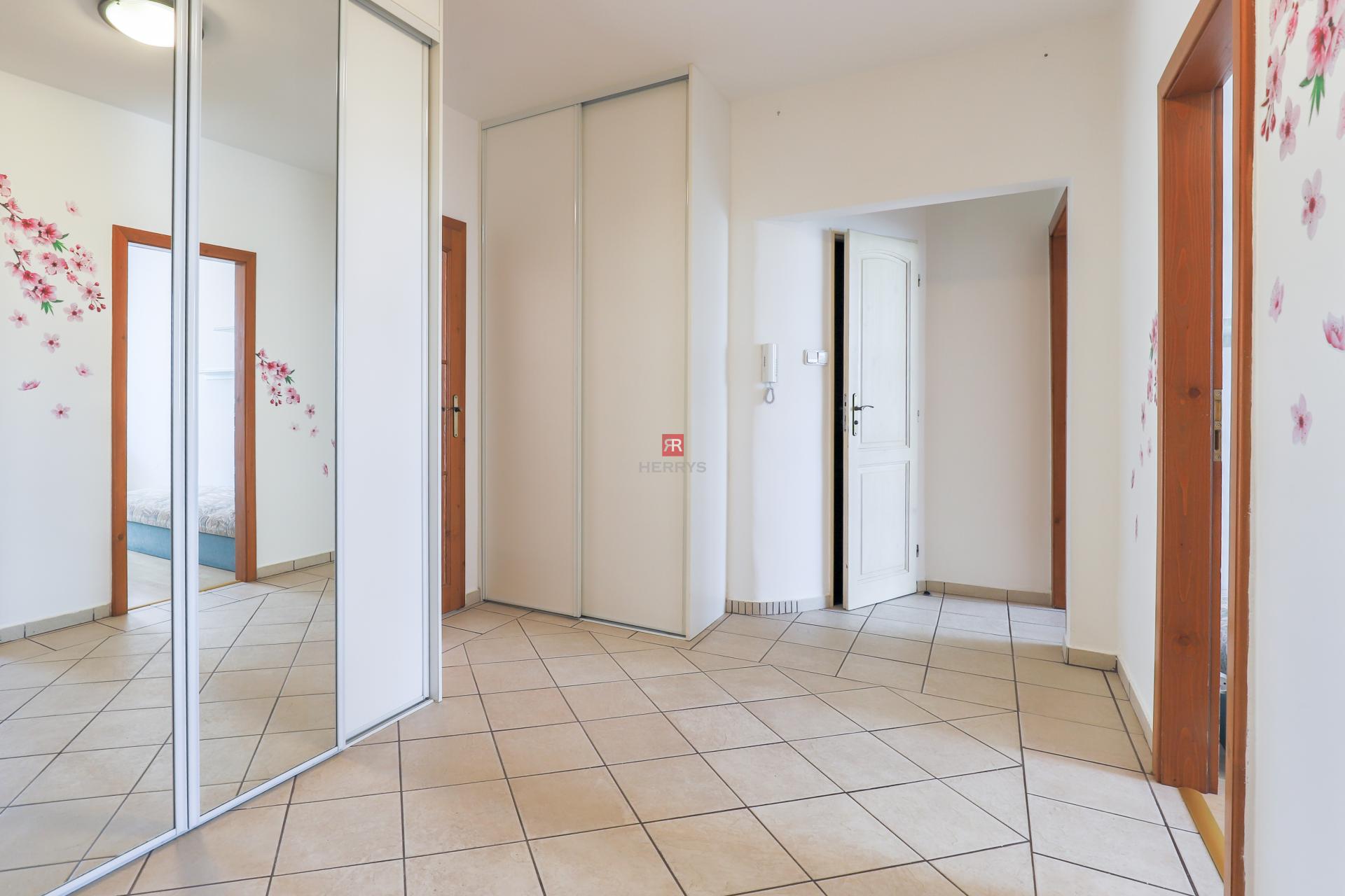 HERRYS - 4-room fully furnished apartment for rent