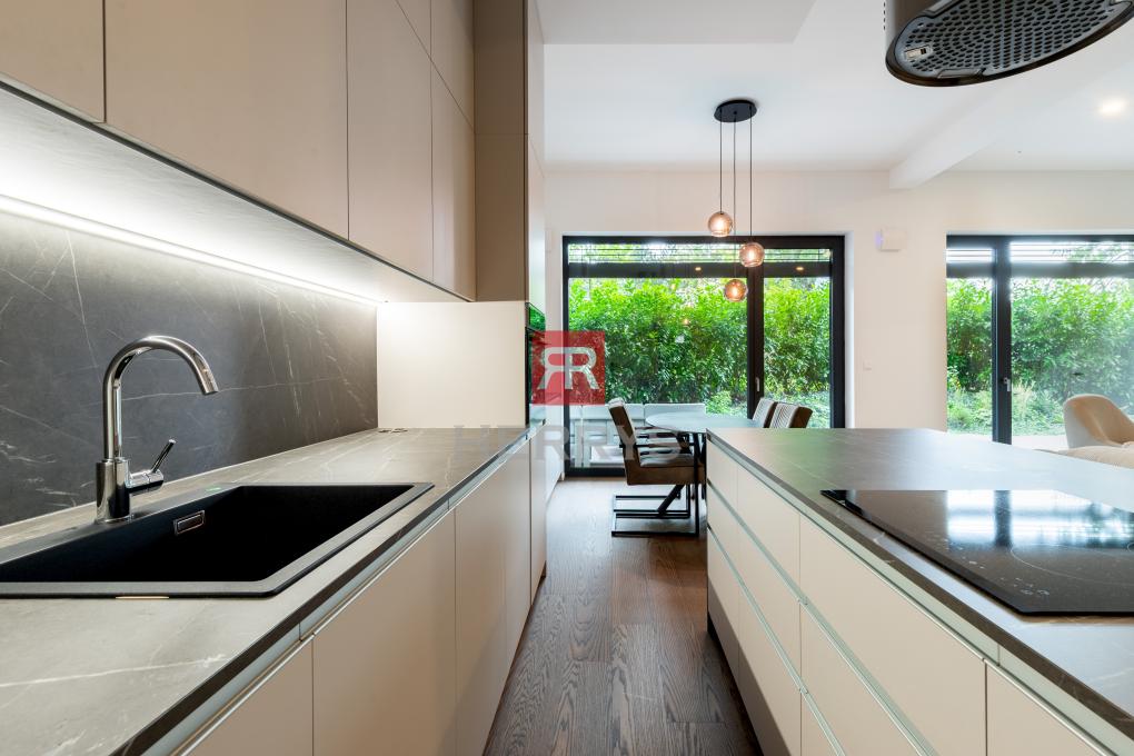 HERRYS – Na predaj priestranný 2-izbový apartmán v prémiovom štandarde, projekt K Železnej studienke