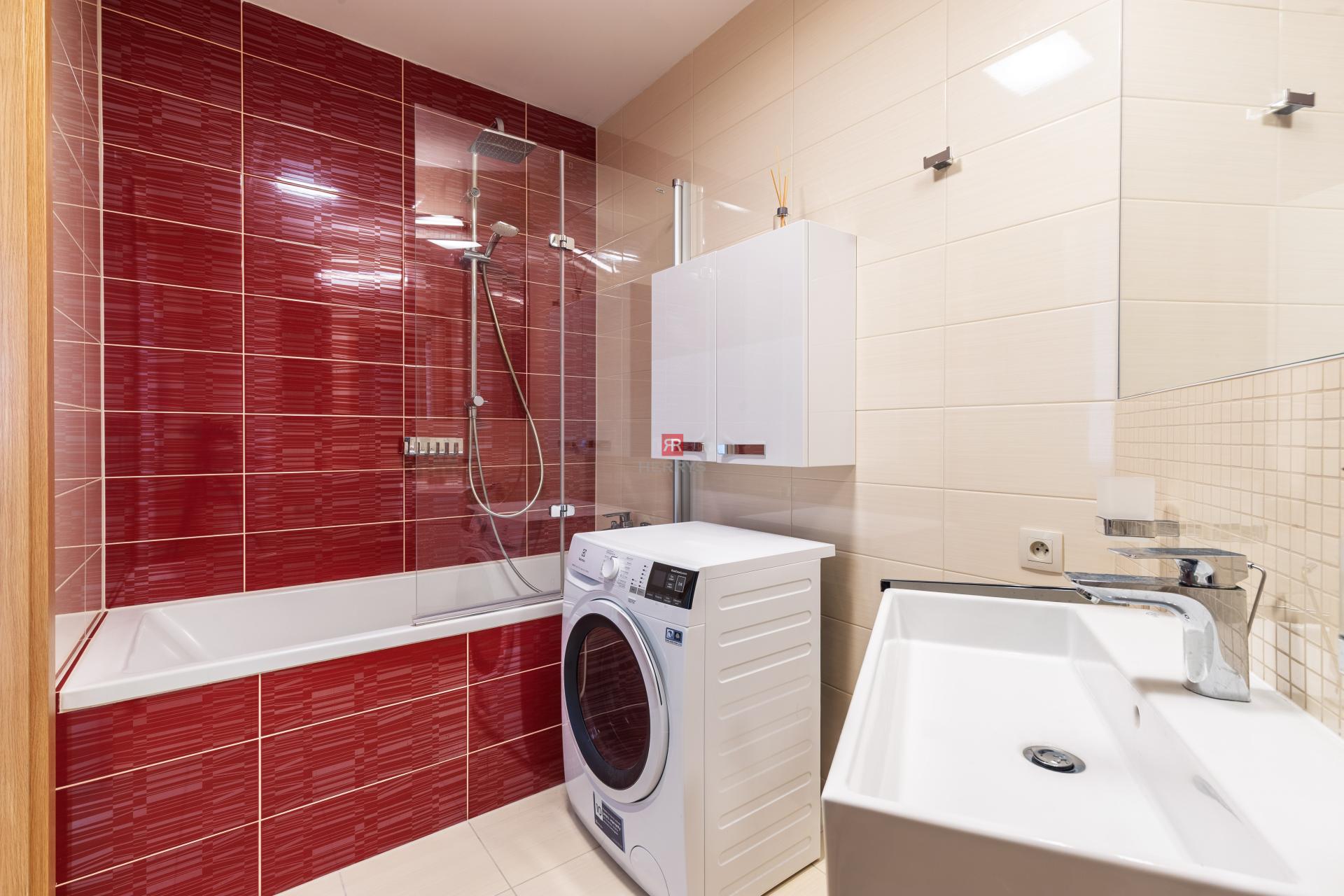 HERRYS - Na predaj slnečný dizajnový 2 izbový byt s parkovaním v Panorama City