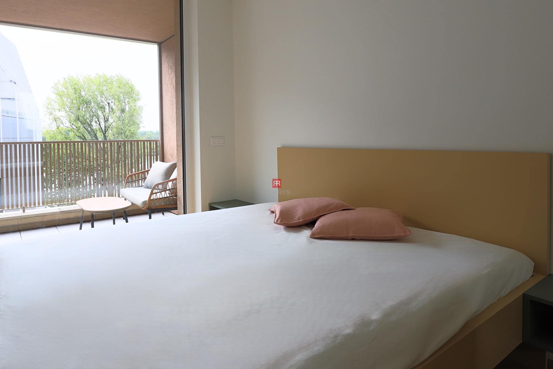 HERRYS - For rent luxurious 1.5-room fully furnished apartment in the Vydrica project