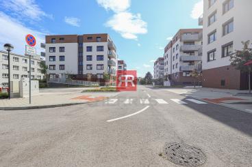 HERRYS - For sale a retail in a residential project POD VINICOU