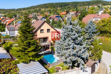 HERRYS - For sale spacious 6-room family house with swimming pool and wine cellar