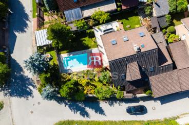 HERRYS - For sale spacious 6-room family house with swimming pool and wine cellar