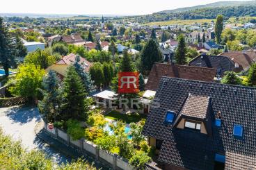 HERRYS - For sale spacious 6-room family house with swimming pool and wine cellar