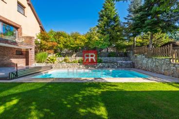 HERRYS - For sale spacious 6-room family house with swimming pool and wine cellar