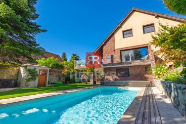 HERRYS - For sale spacious 6-room family house with swimming pool and wine cellar