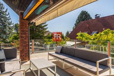HERRYS - For sale spacious 6-room family house with swimming pool and wine cellar