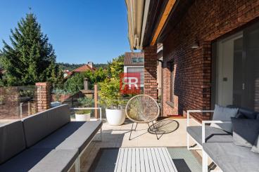 HERRYS - For sale spacious 6-room family house with swimming pool and wine cellar