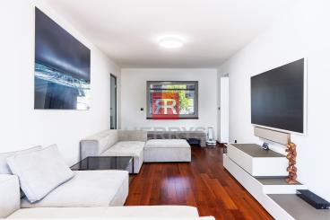 HERRYS - For sale spacious 6-room family house with swimming pool and wine cellar