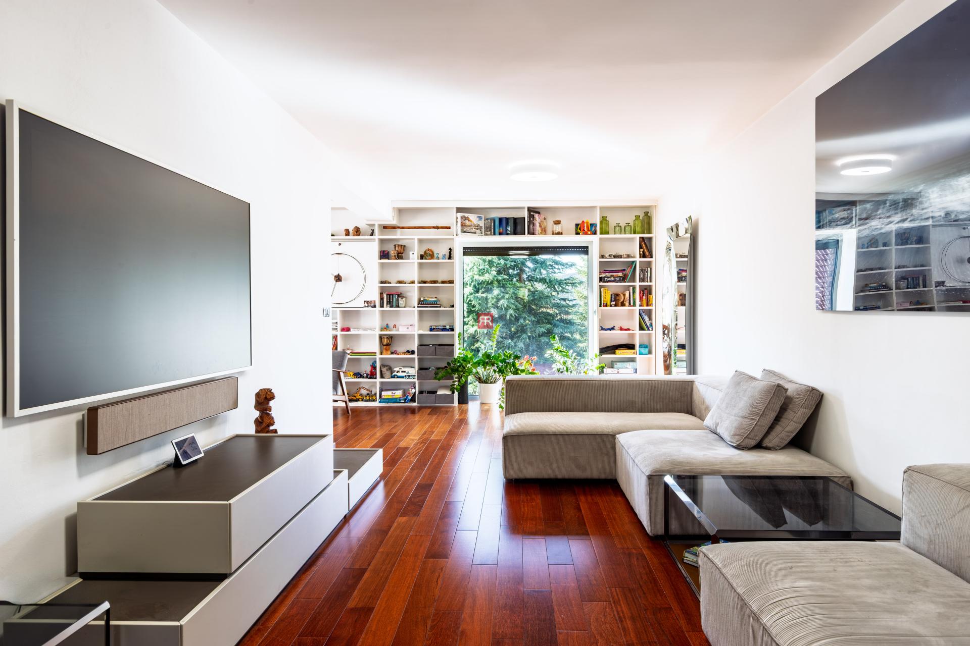 HERRYS - For sale spacious 6-room family house with swimming pool and wine cellar