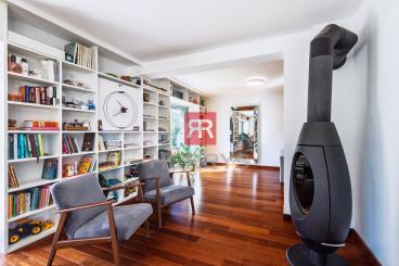 HERRYS - For sale spacious 6-room family house with swimming pool and wine cellar