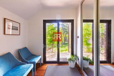 HERRYS - For sale spacious 6-room family house with swimming pool and wine cellar
