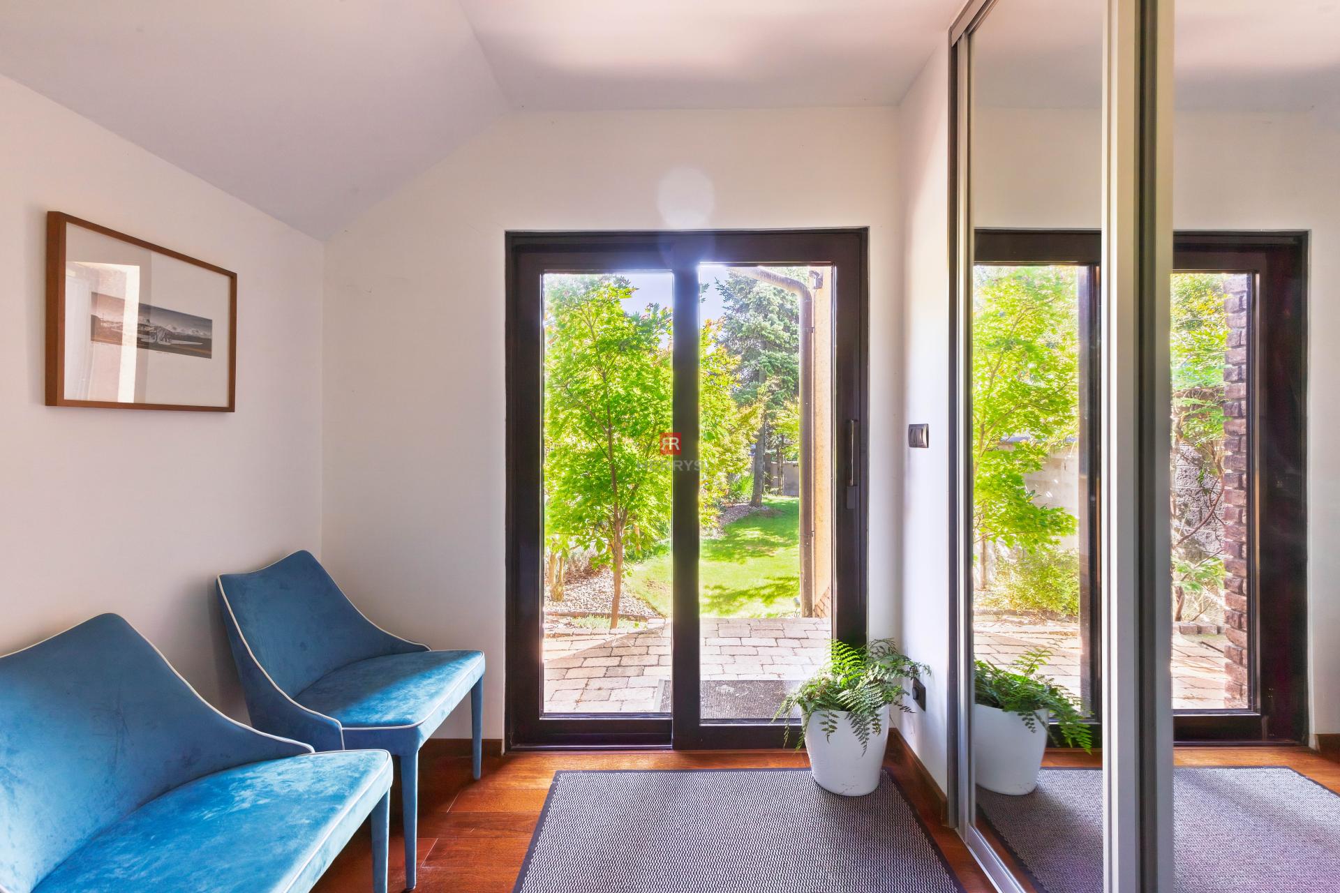 HERRYS - For sale spacious 6-room family house with swimming pool and wine cellar