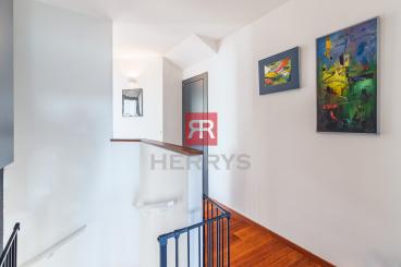 HERRYS - For sale spacious 6-room family house with swimming pool and wine cellar
