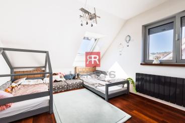 HERRYS - For sale spacious 6-room family house with swimming pool and wine cellar
