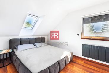 HERRYS - For sale spacious 6-room family house with swimming pool and wine cellar