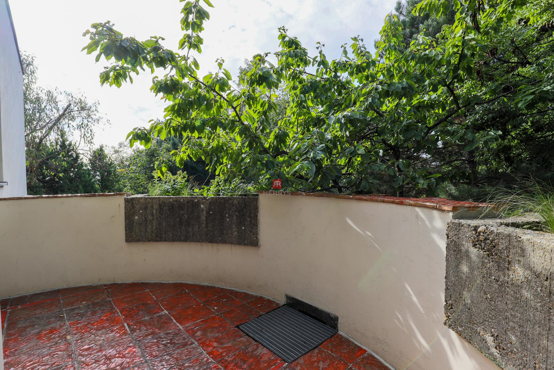 HERRYS - Unique 4-room apartment with terrace for rent in a family house in Koliba
