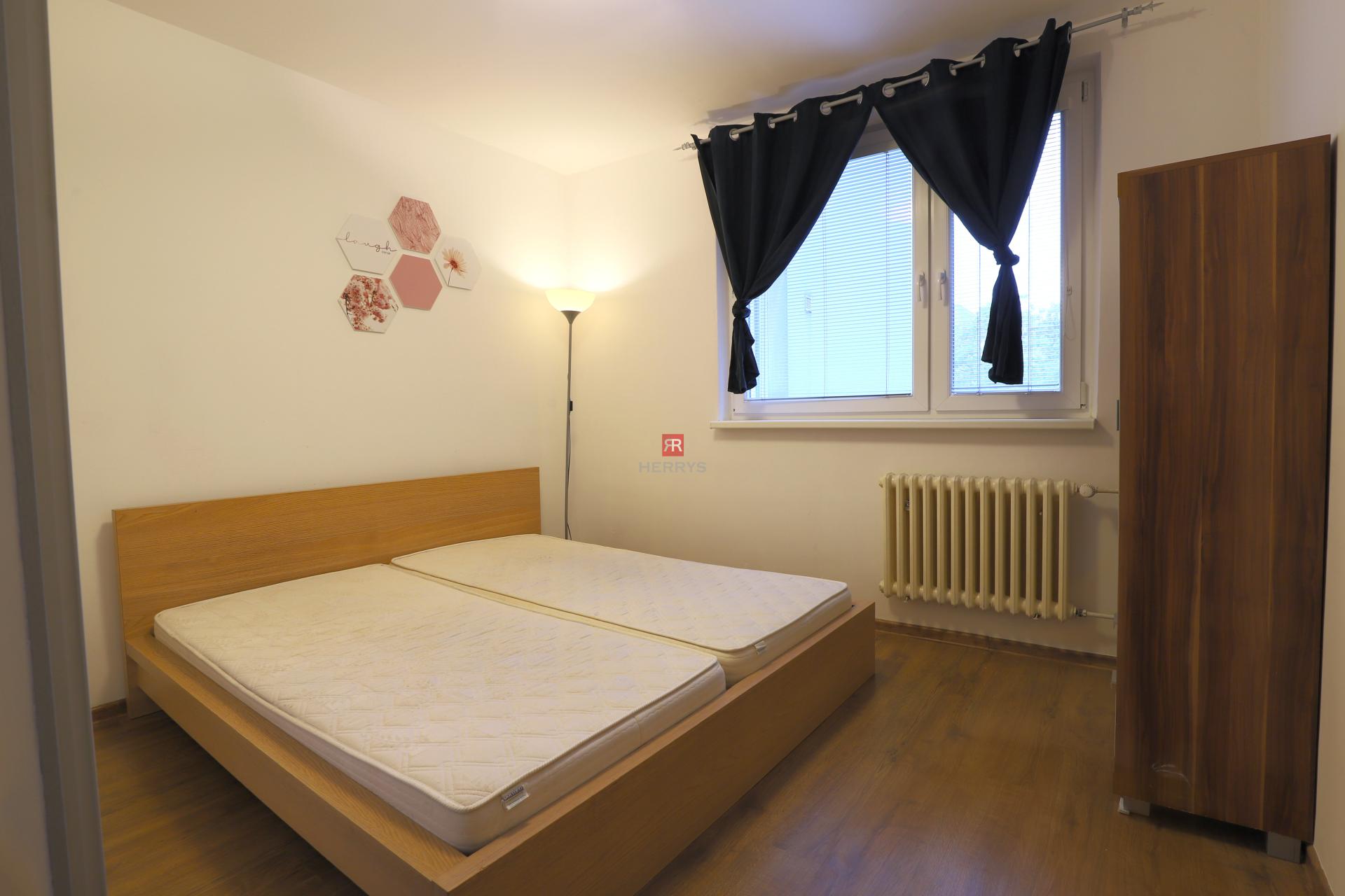 HERRYS - Fully furnished 2.5 room apartment for rent in Kramáre
