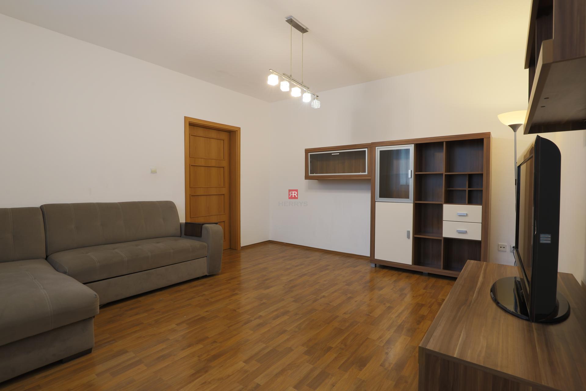 HERRYS - Fully furnished 2.5 room apartment for rent in Kramáre