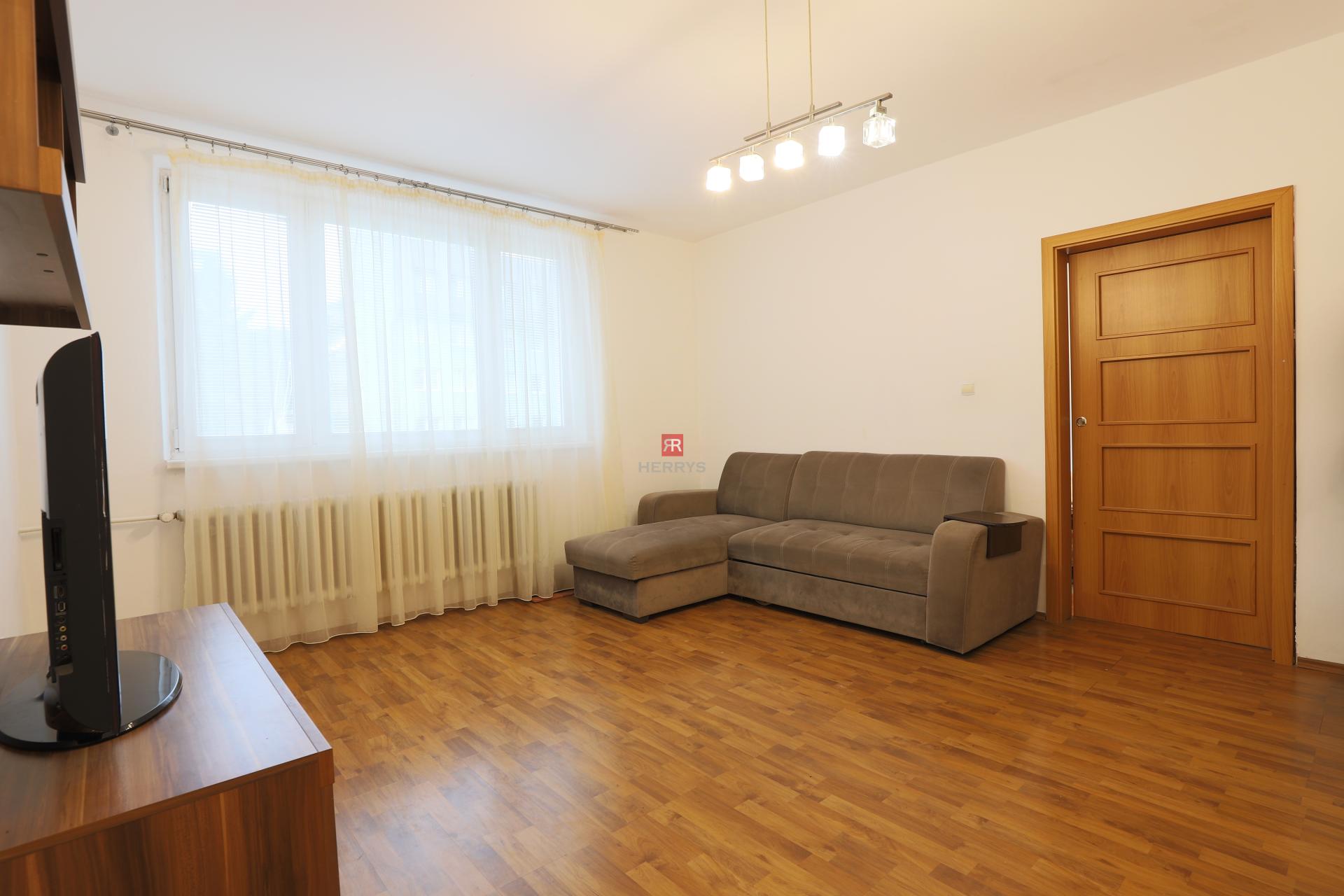 HERRYS - Fully furnished 2.5 room apartment for rent in Kramáre