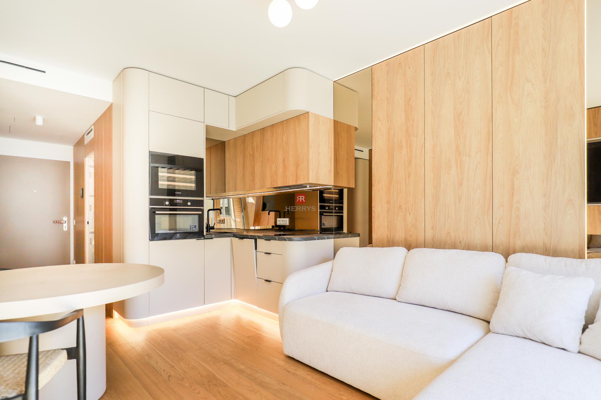 HERRYS - 1 bedroom luxuriously furnished apartment for rent in the sought-after Vydrica project