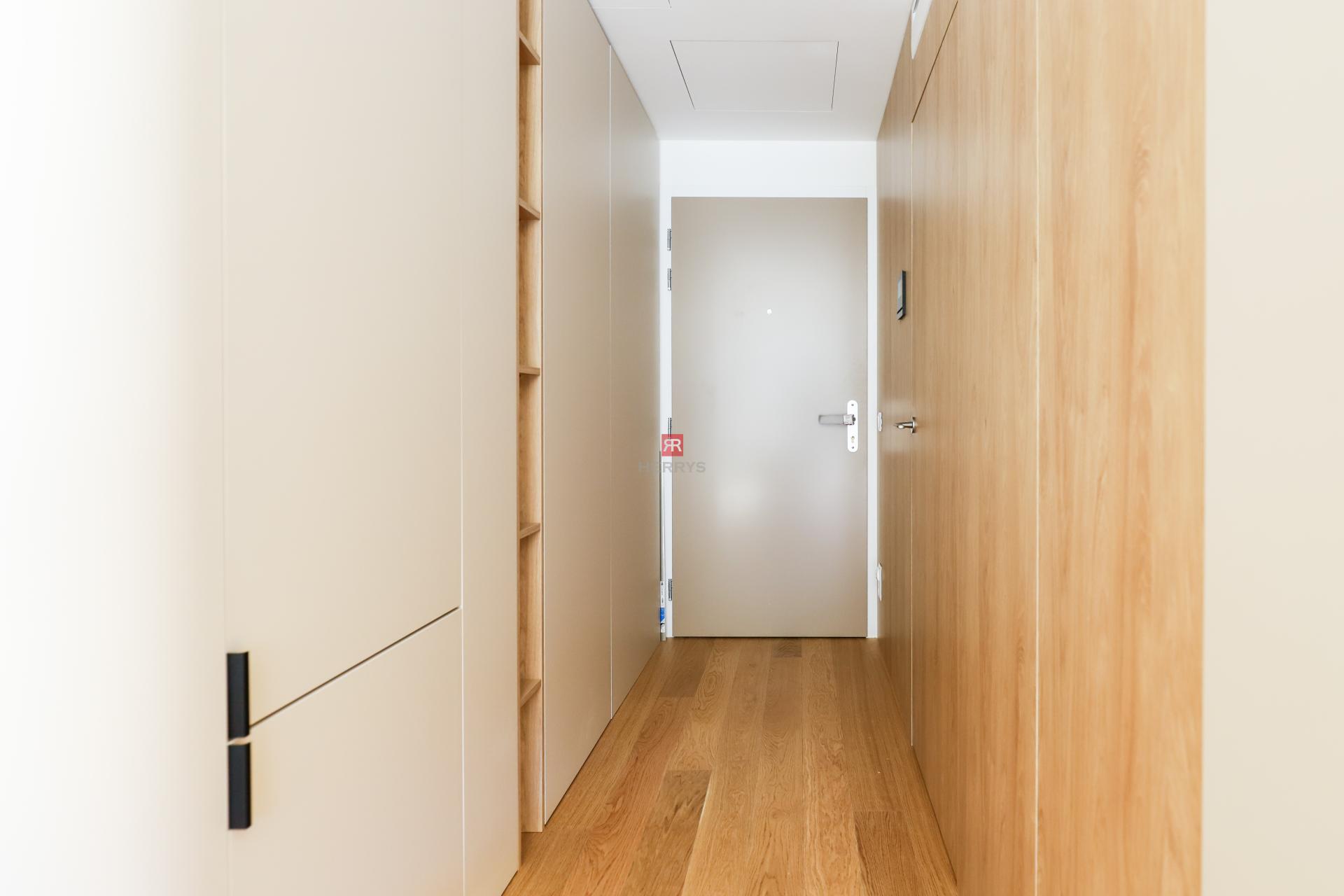 HERRYS - 1 bedroom luxuriously furnished apartment for rent in the sought-after Vydrica project