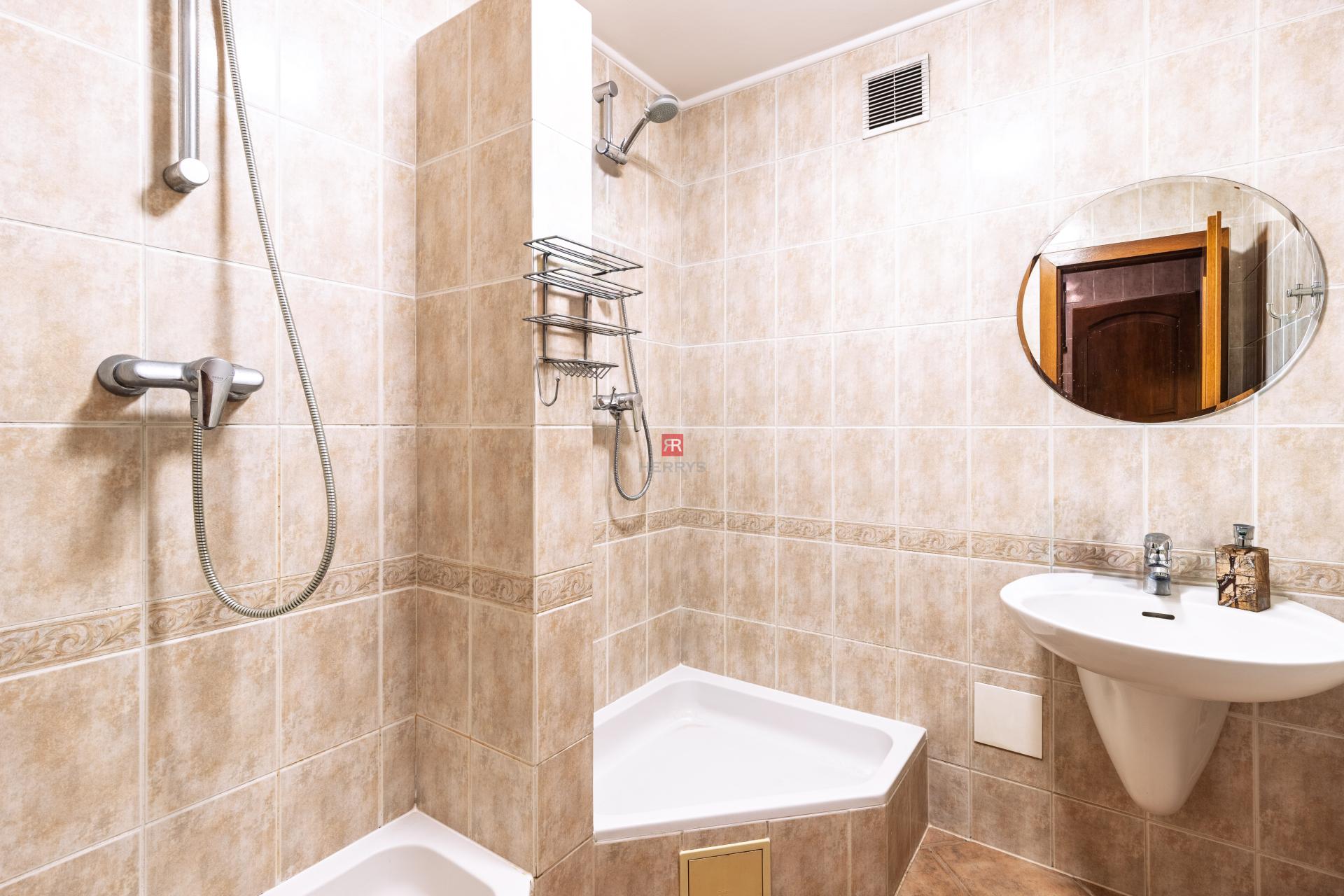 HERRYS - For sale an 6-room family house with a swimming pool and a tennis court in Pezinok