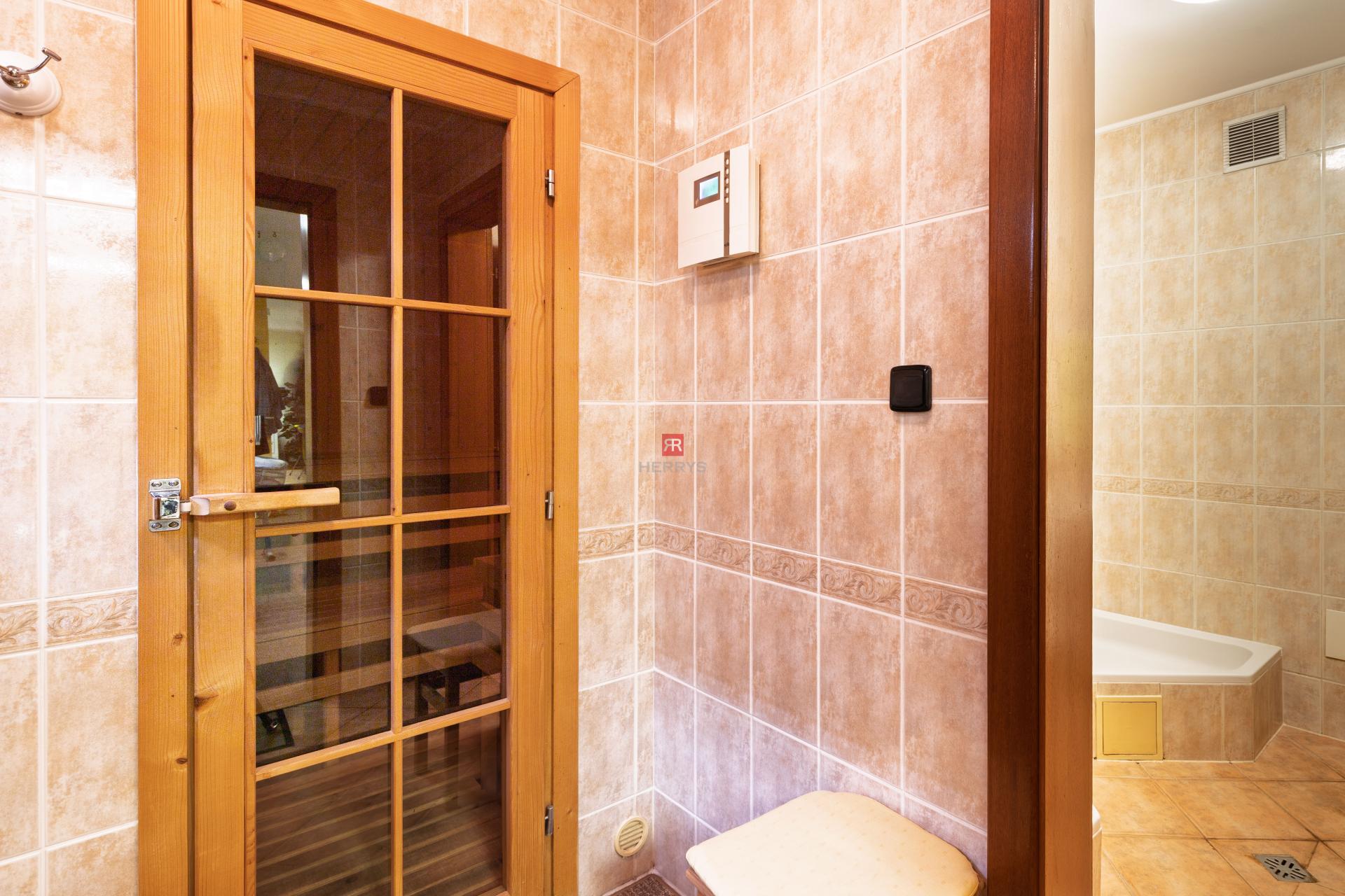 HERRYS - For sale an 6-room family house with a swimming pool and a tennis court in Pezinok