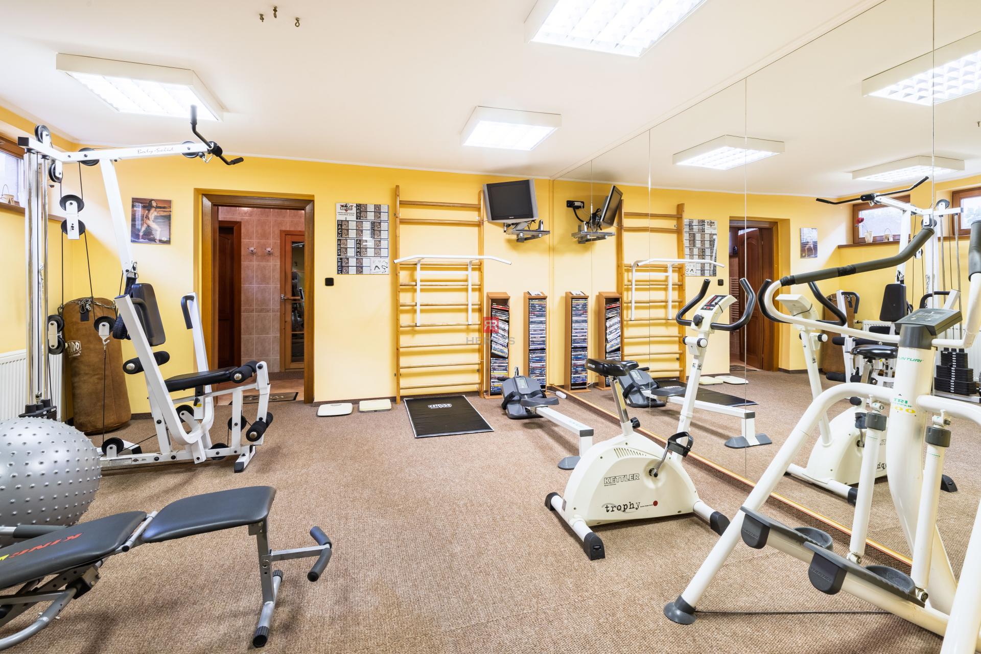 HERRYS - For sale an 6-room family house with a swimming pool and a tennis court in Pezinok