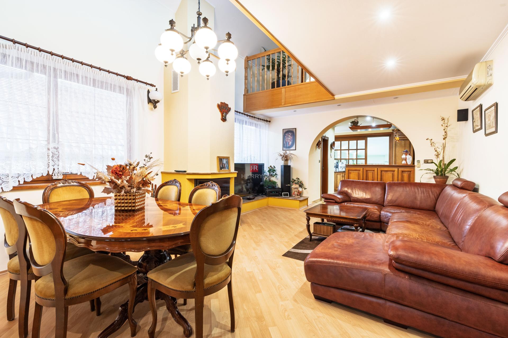 HERRYS - For sale an 6-room family house with a swimming pool and a tennis court in Pezinok