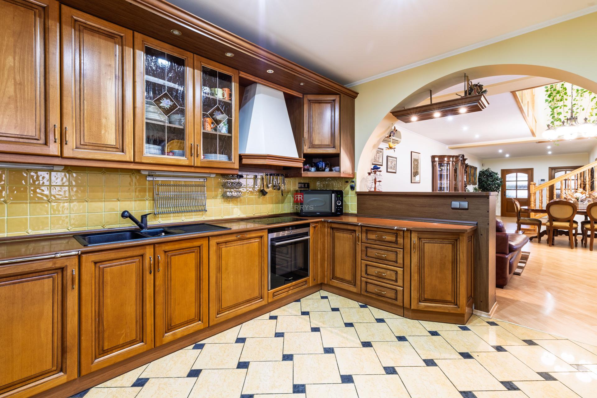 HERRYS - For sale an 6-room family house with a swimming pool and a tennis court in Pezinok