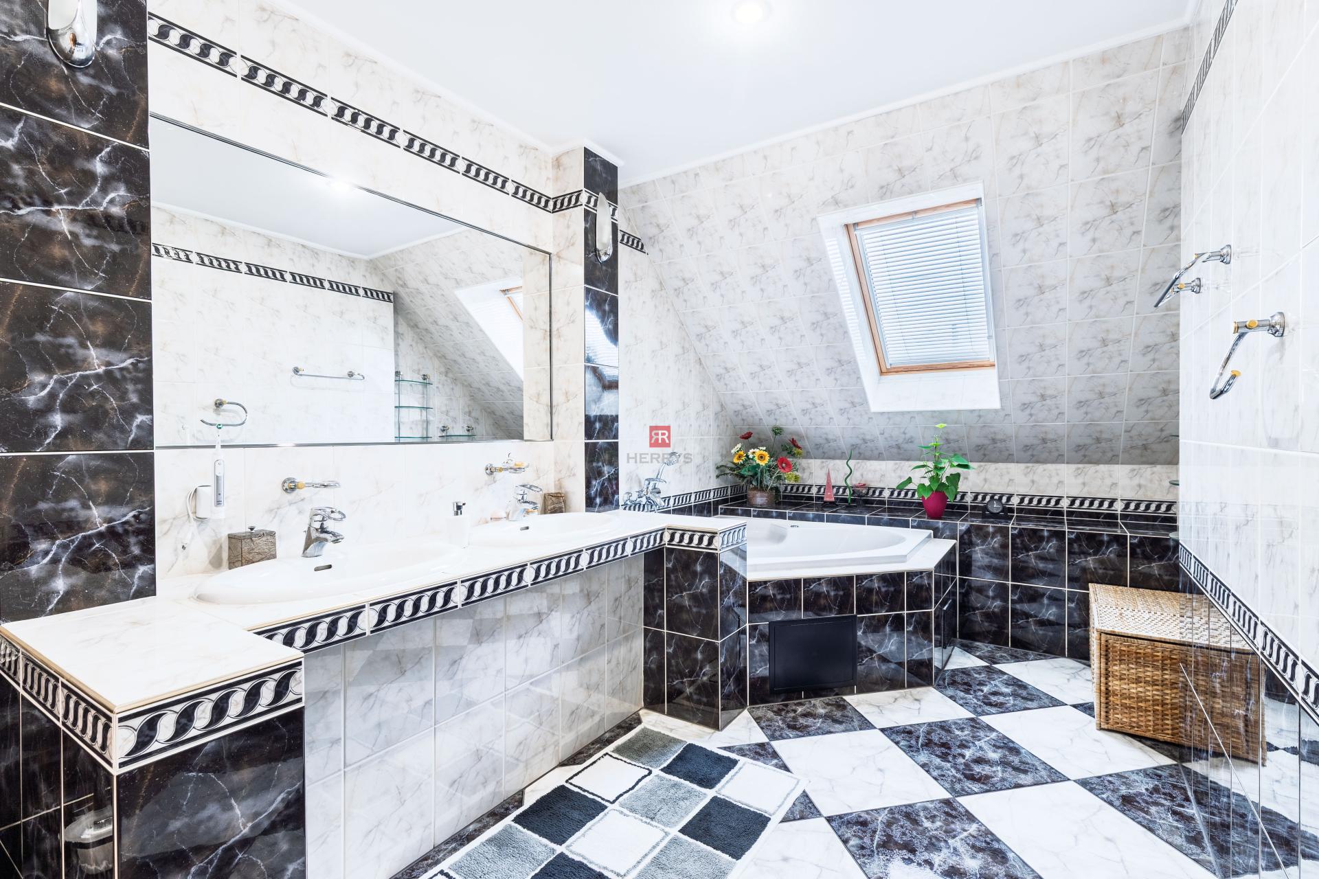 HERRYS - For sale an 6-room family house with a swimming pool and a tennis court in Pezinok