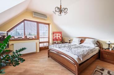 HERRYS - Na predaj exkluzívny 6-izbový rodinný dom s bazénom a tenisovým kurtom v Pezinku