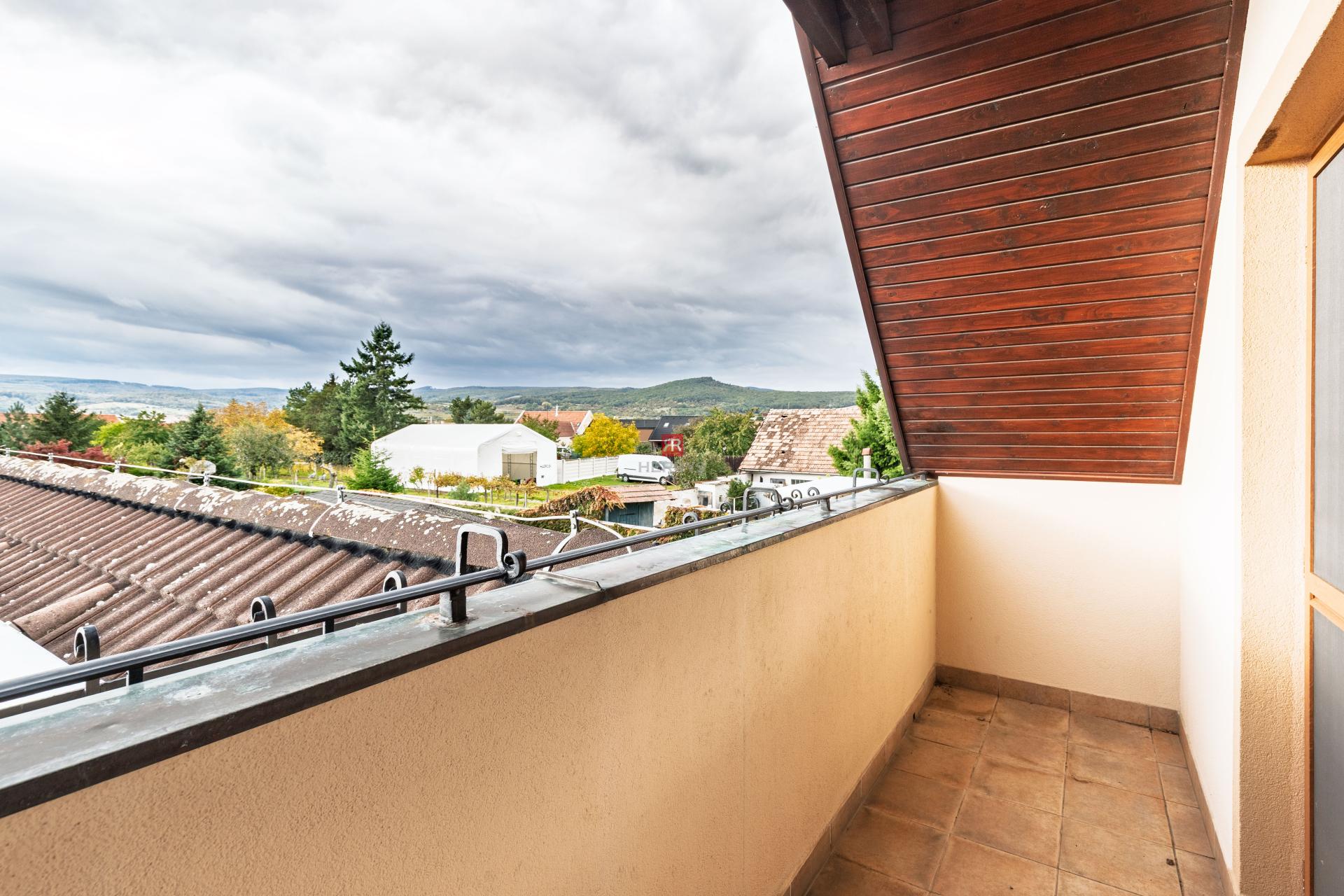 HERRYS - For sale an 6-room family house with a swimming pool and a tennis court in Pezinok