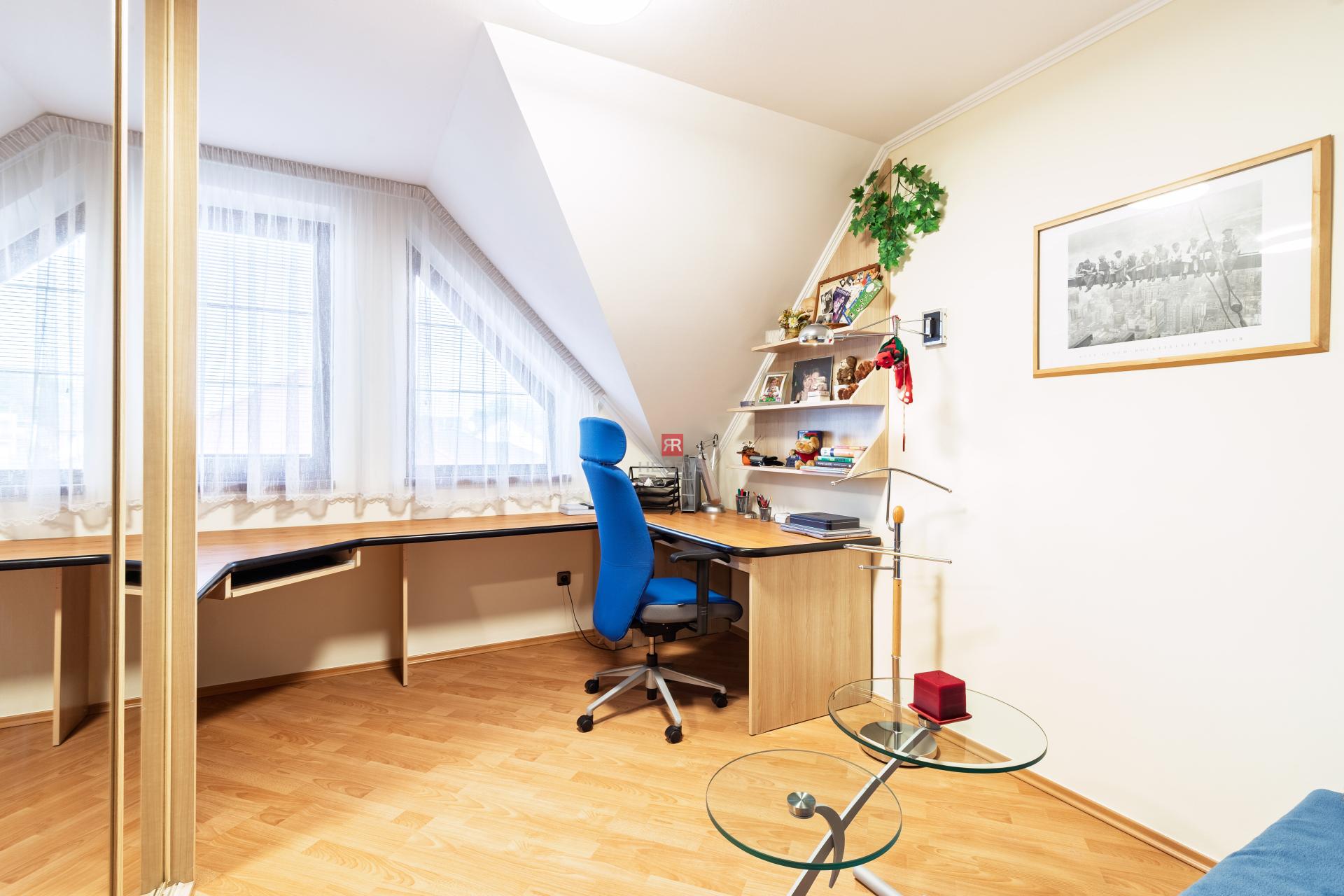 HERRYS - For sale an 6-room family house with a swimming pool and a tennis court in Pezinok