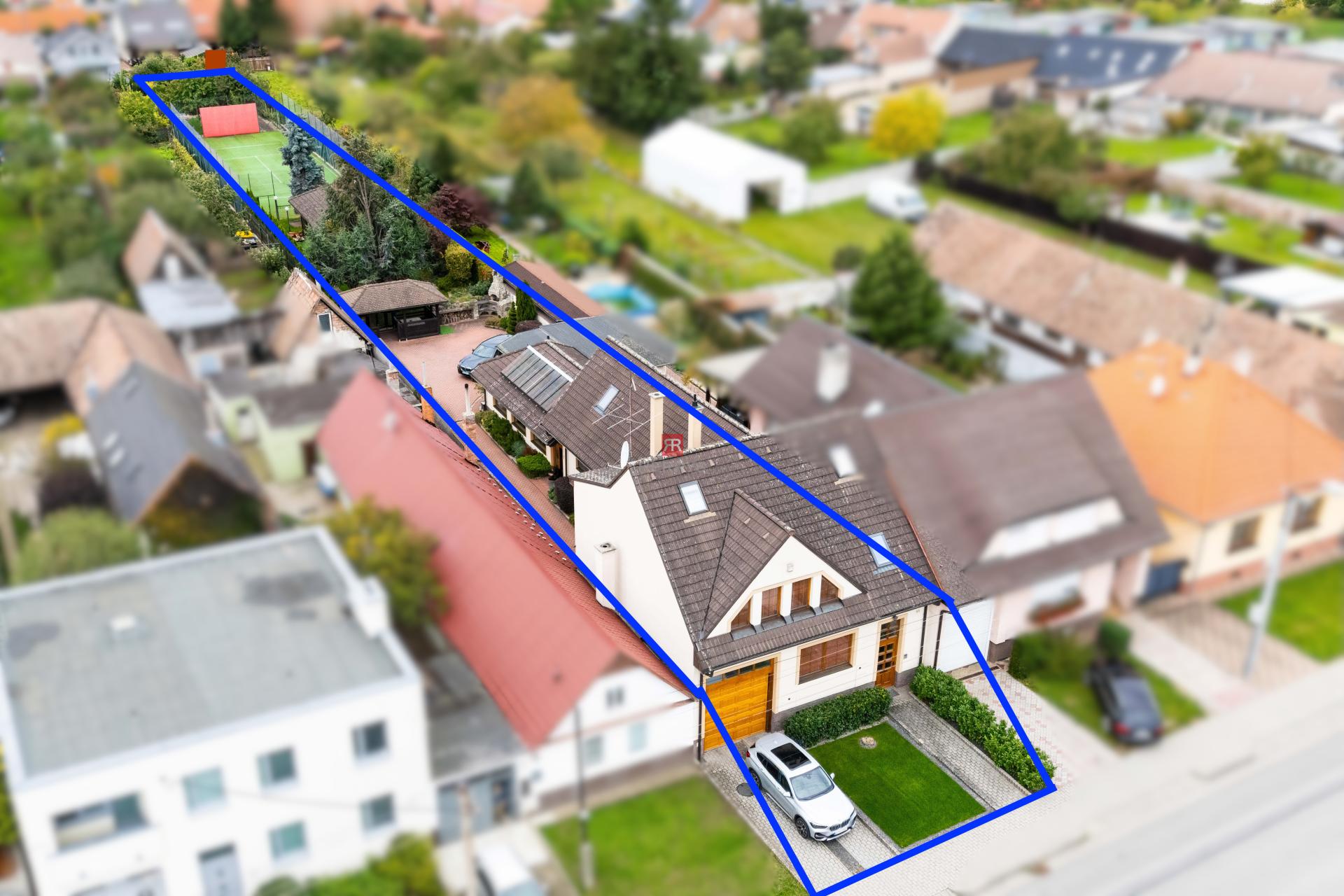 HERRYS - For sale an 6-room family house with a swimming pool and a tennis court in Pezinok