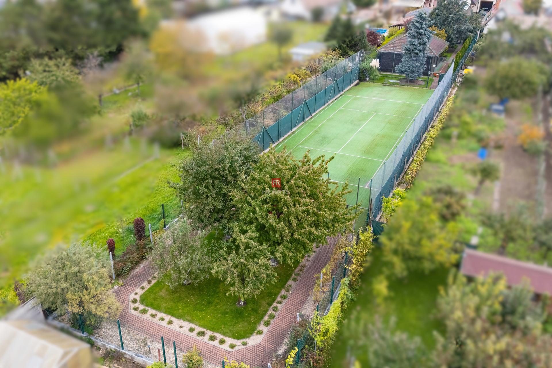 HERRYS - For sale an 6-room family house with a swimming pool and a tennis court in Pezinok