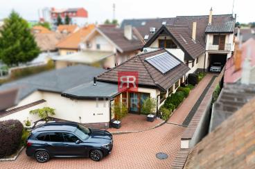 HERRYS - Na predaj exkluzívny 6-izbový rodinný dom s bazénom a tenisovým kurtom v Pezinku