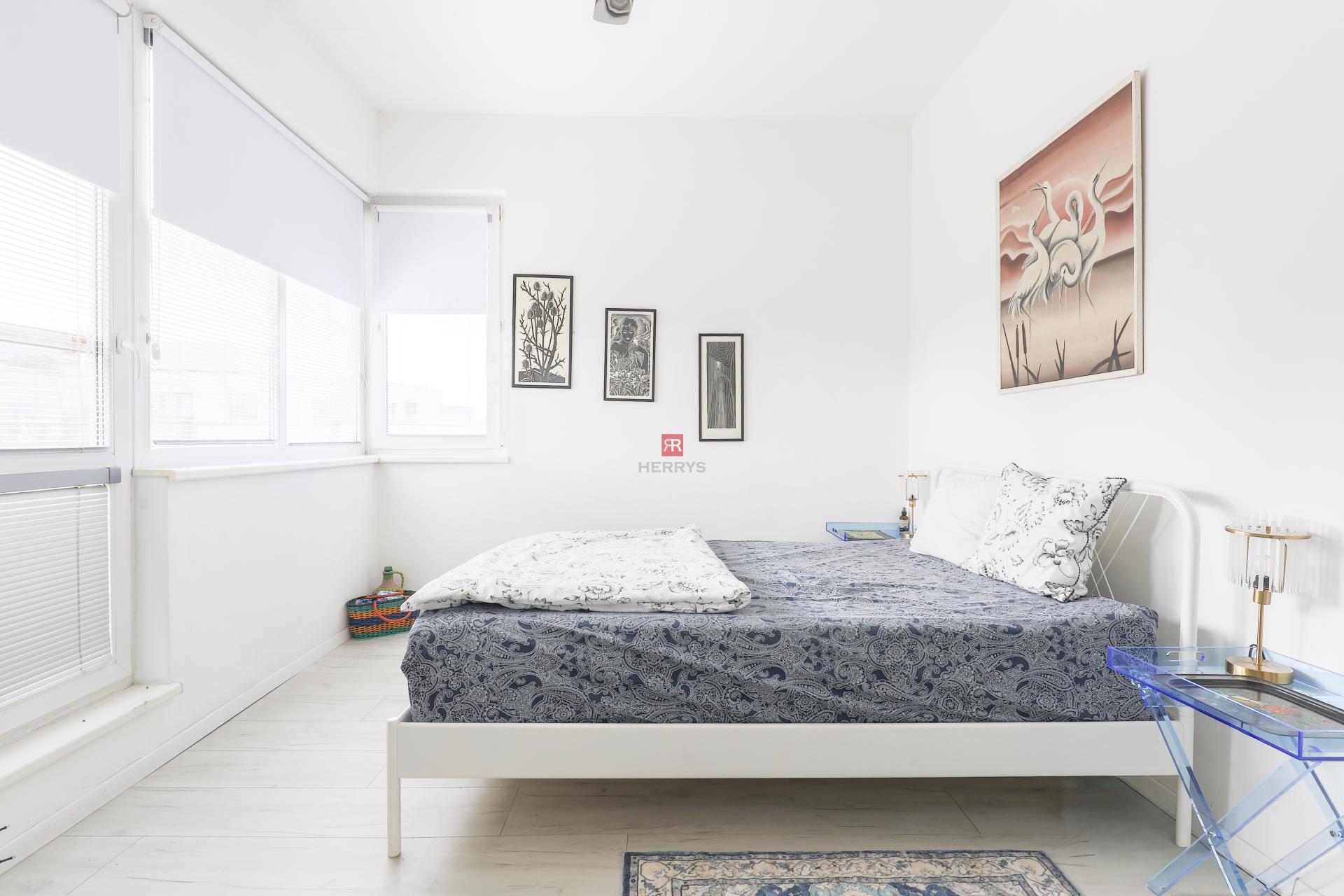 HERRYS - Stylish 2-room apt with terrace for rent in the iconic MANDERLÁK building overlooking the castle