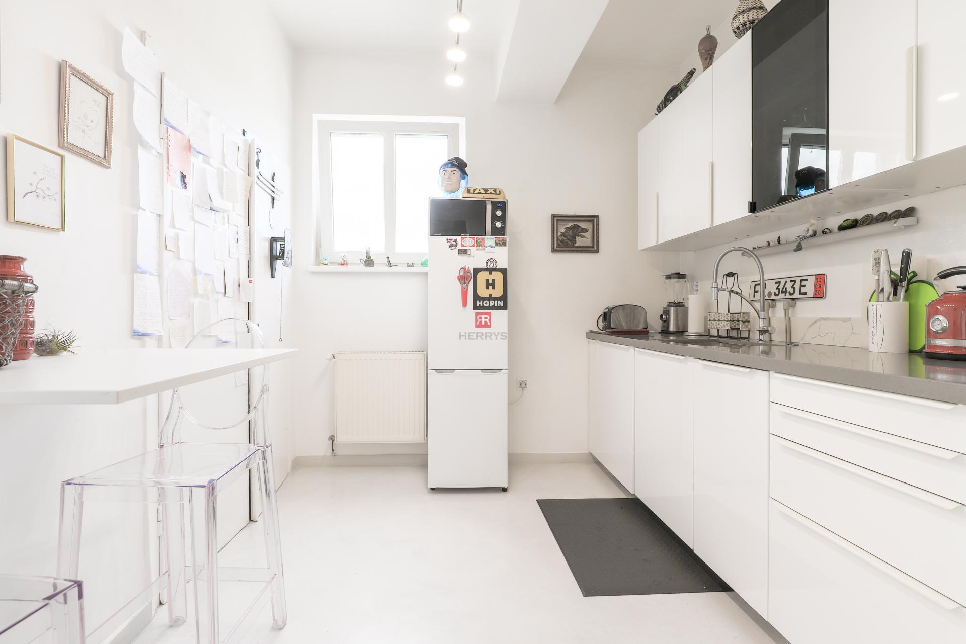 HERRYS - Stylish 2-room apt with terrace for rent in the iconic MANDERLÁK building overlooking the castle