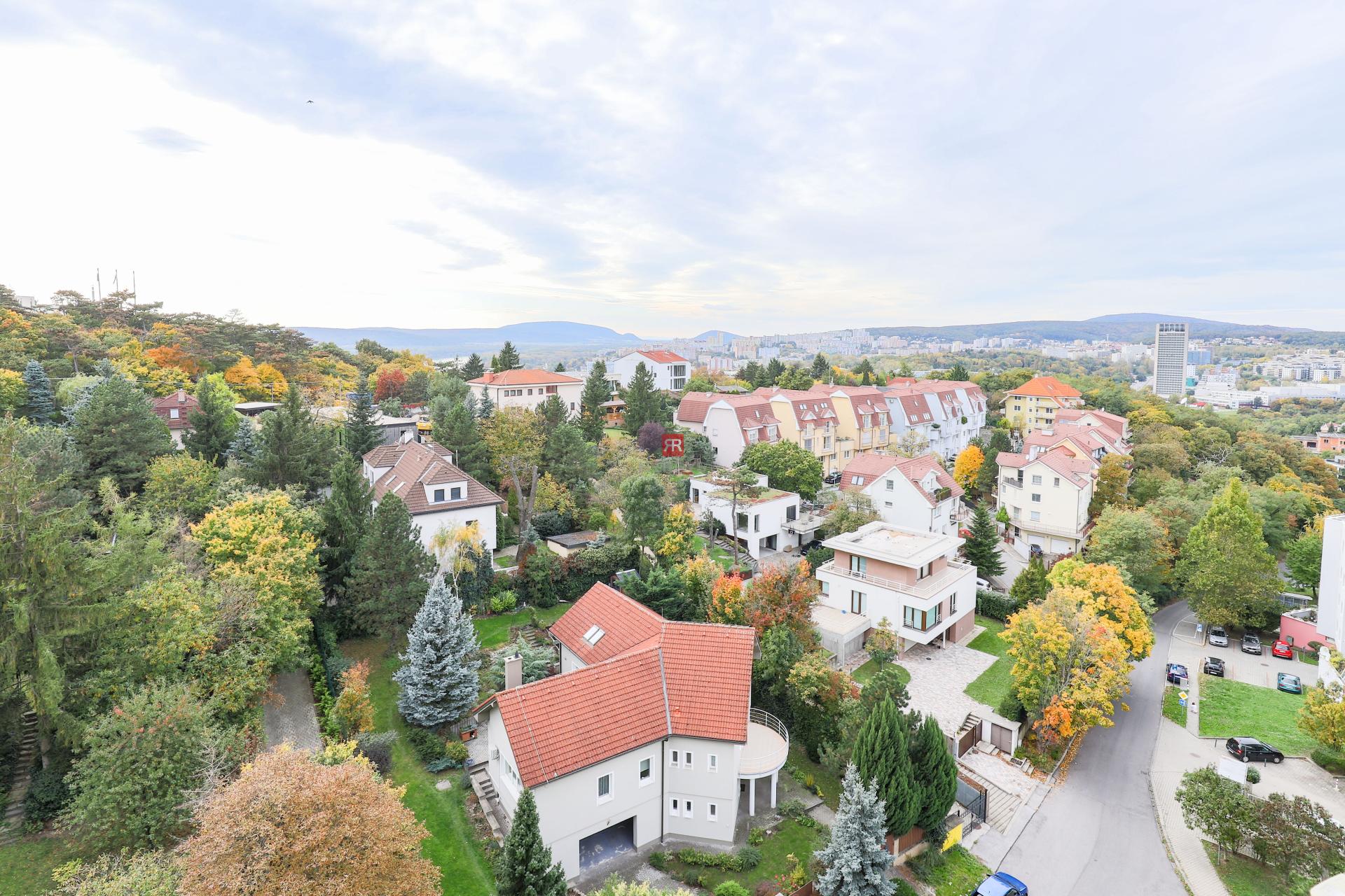 HERRYS – Spacious 1-Bedroom Apartment with Loggia and Beautiful View for Rent on Machnáč Hill
