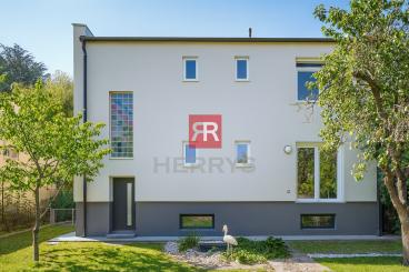 HERRYS - Na predaj 5-izbový rodinný dom s potenciálom a veľkorysým pozemkom v okrese Bratislava II