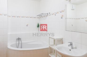 HERRYS – Na prenájom zariadený 2-izbový byt s balkónom na Gercenovej ulici v Petržalke&nbsp;