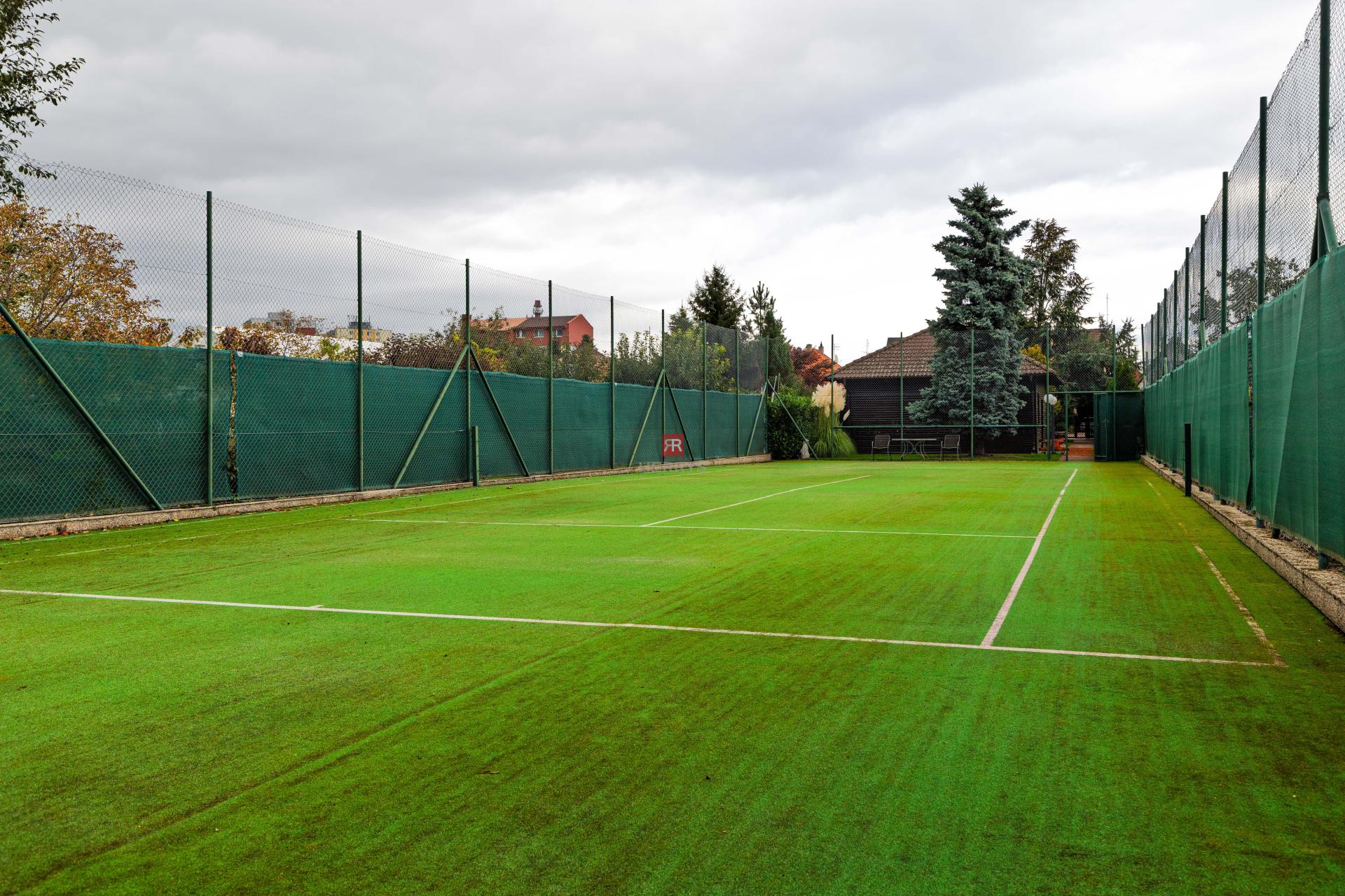 HERRYS - For sale an 6-room family house with a swimming pool and a tennis court in Pezinok