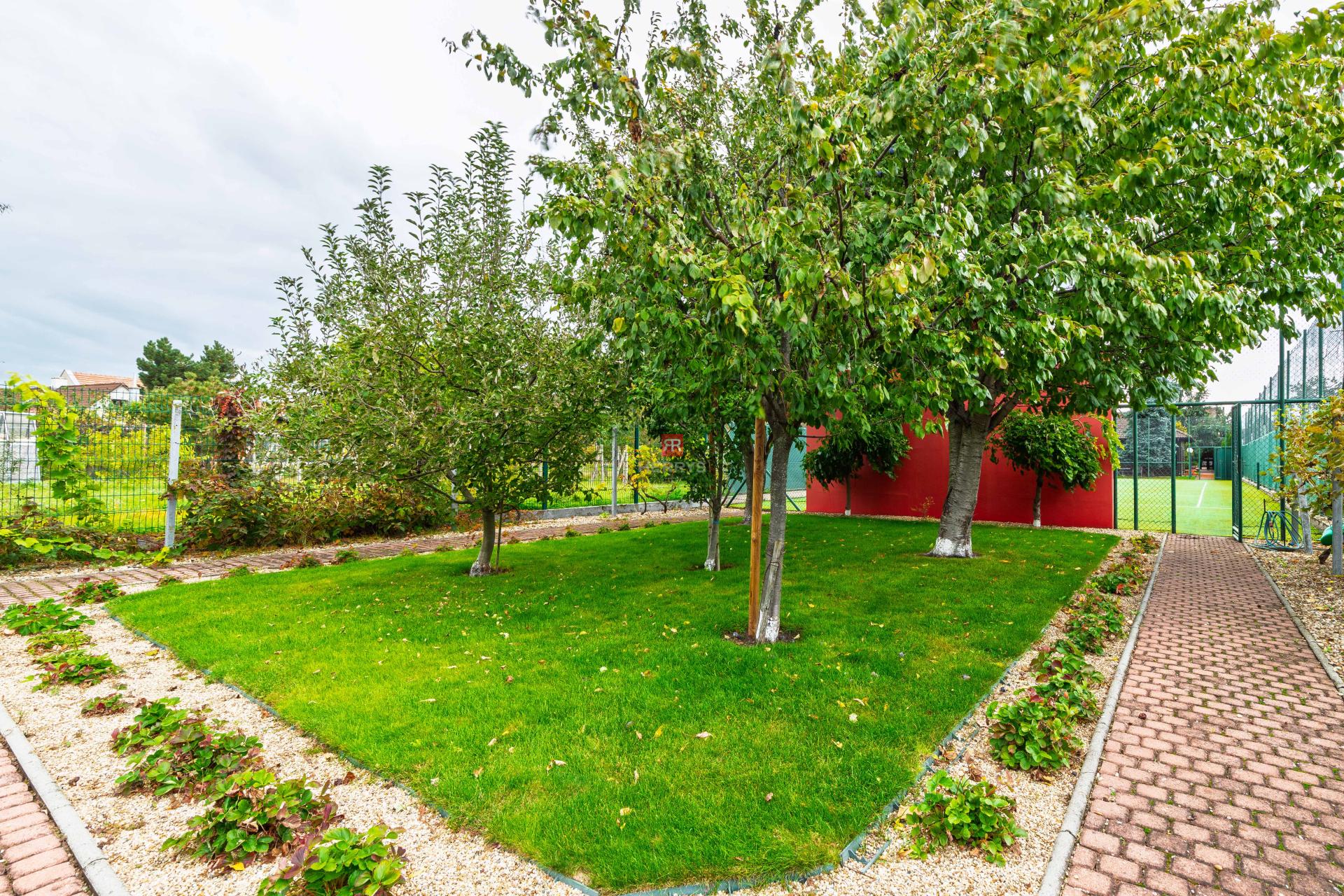 HERRYS - For sale an 6-room family house with a swimming pool and a tennis court in Pezinok