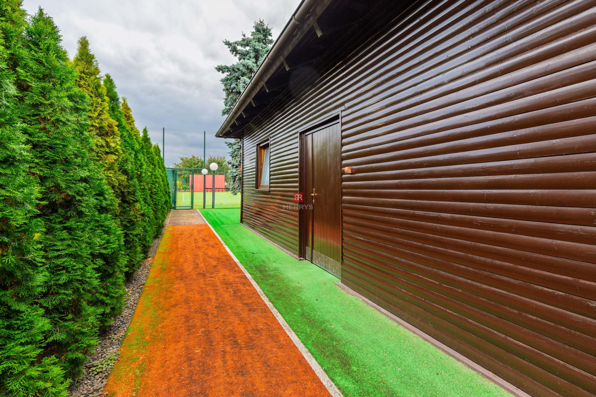 HERRYS - For sale an 6-room family house with a swimming pool and a tennis court in Pezinok