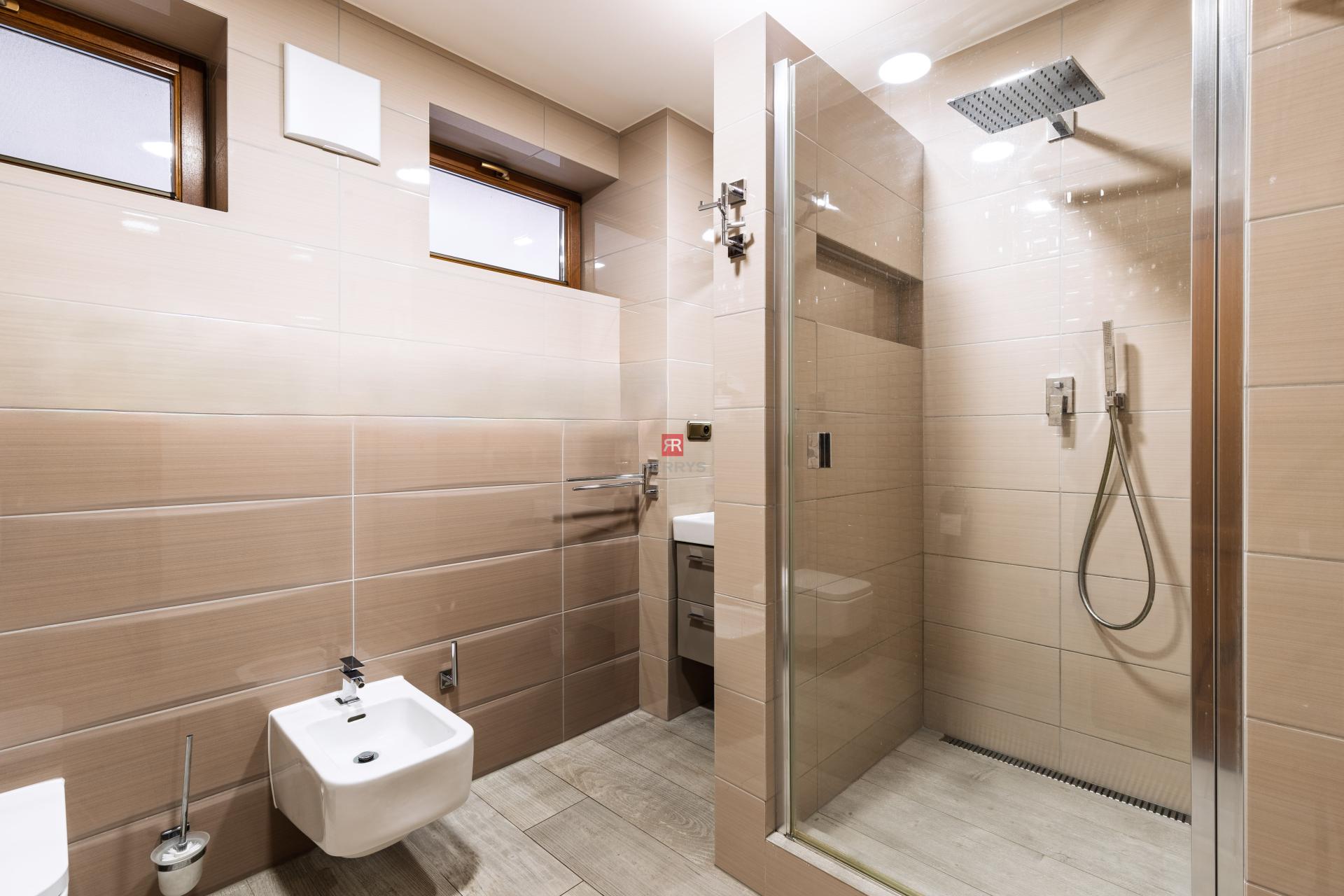 HERRYS - For sale an 6-room family house with a swimming pool and a tennis court in Pezinok